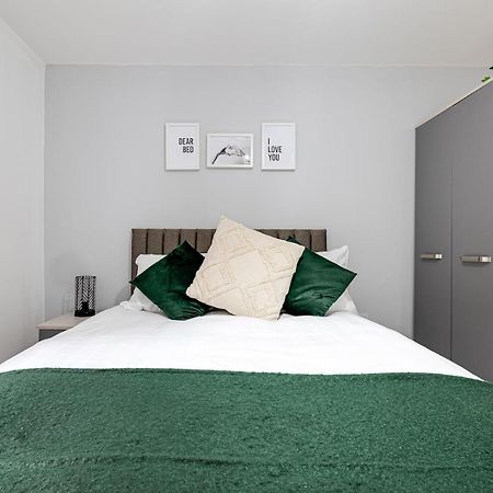 Cosy Modern Apt In Heart Of Stockport - Sleeps 4 Apartment Bagian luar foto