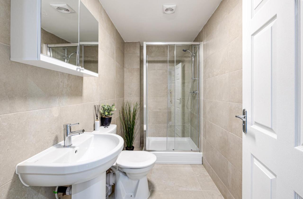 Cosy Modern Apt In Heart Of Stockport - Sleeps 4 Apartment Bagian luar foto