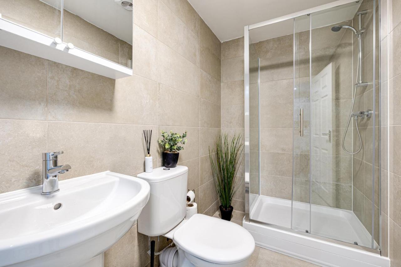 Cosy Modern Apt In Heart Of Stockport - Sleeps 4 Apartment Bagian luar foto