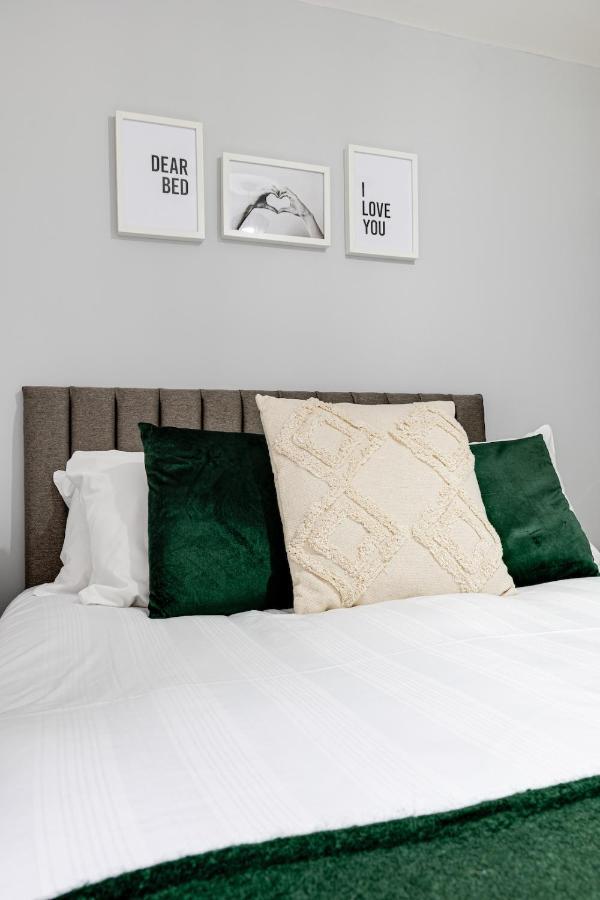 Cosy Modern Apt In Heart Of Stockport - Sleeps 4 Apartment Bagian luar foto